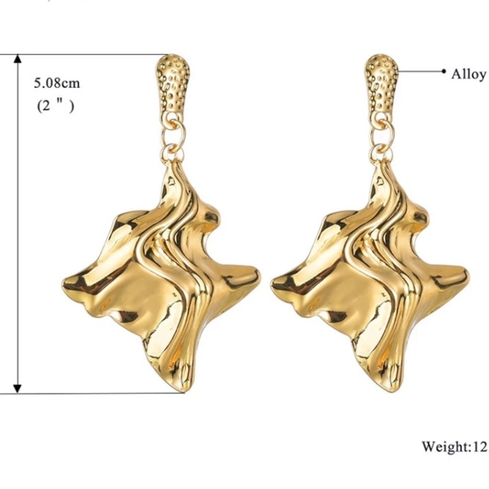 ⭐️ Gold Tone Earrings - Picture 4 of 5